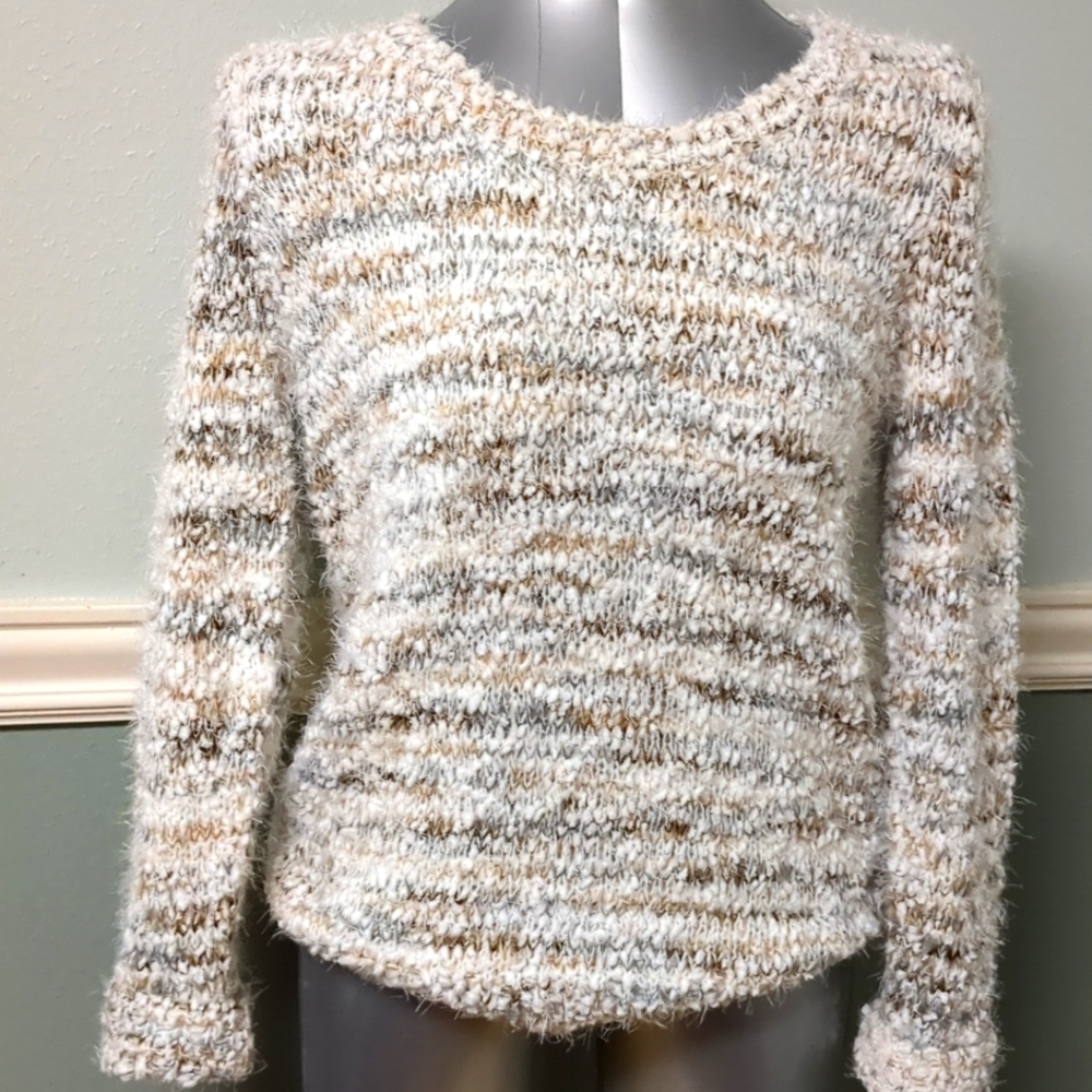 Very warm and cozy sweater. Brand new with the tag. Size M.